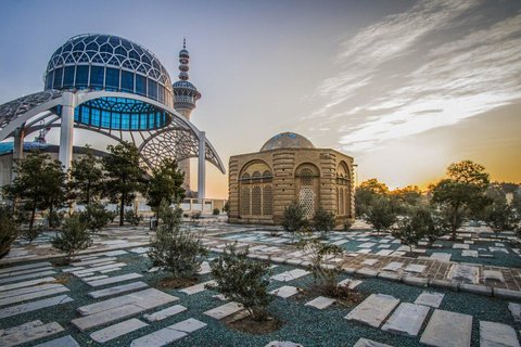 تخت فولاد مهم‌ترین کتابخانه سنگی ایران
