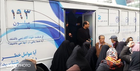 اتوبوس دیابت در بوستان ملت مشهد مستقر می‌شود