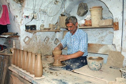 Shahreza's pottery works to export to China