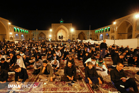 مراسم احیای شب 21 ماه رمضان در مسجد حکیم