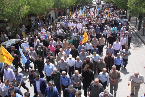 راهپیمایی روز قدس وحدت ملی و مقاومت در برابر دشمنان اسلام را نشان می‌دهد