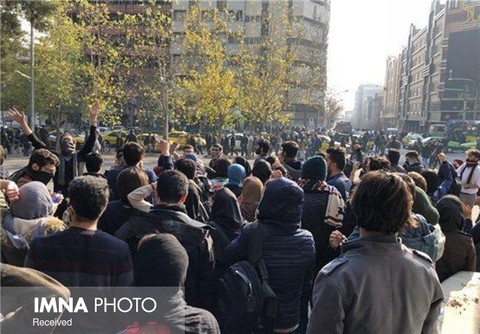 احمدی نژاد و امام جمعه مشهد مجوز برپایی تجمع بگیرند