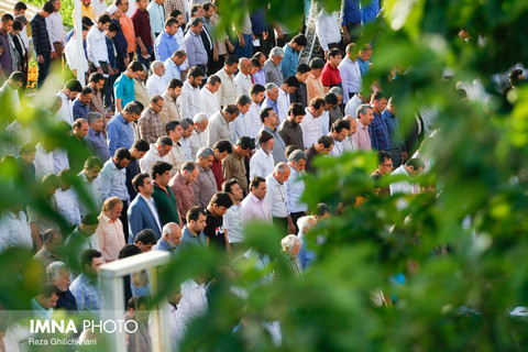 اقامه نماز عیدفطر درنجف آباد