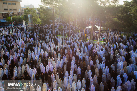 اقامه نماز عیدفطر درنجف آباد