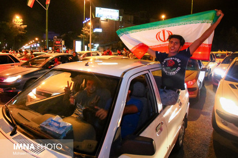 شادی مردم اصفهان پس از برد تیم فوتبال ایران