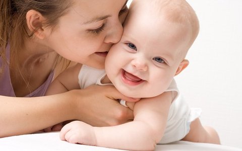 تغذیه با شیر مادر؛ زیربنای زندگی سالم
