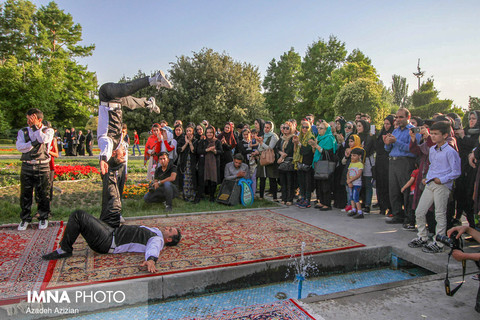 جشن روز ملی گل در باغ گلهای اصفهان‎