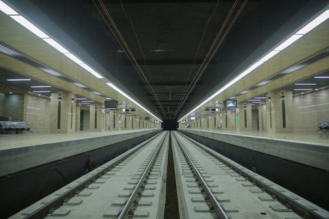 بازی رنگ و نور در ایستگاه مترو کوی امام