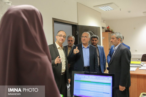 بازدید دکتر نوروزی به همراه معاونین از معاونت خدمات شهری شهرداری اصفهان‎