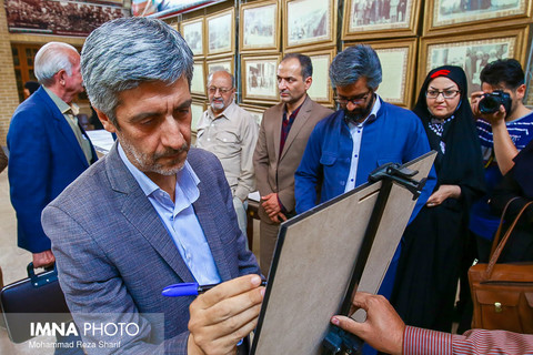 نمایشگاه مطبوعات بدر منیر‎