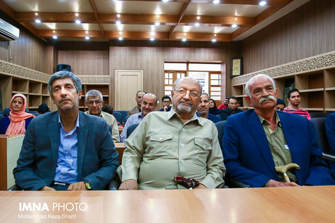 نمایشگاه مطبوعات بدر منیر‎