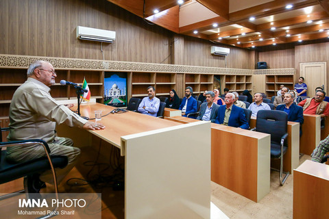 نمایشگاه مطبوعات بدر منیر‎