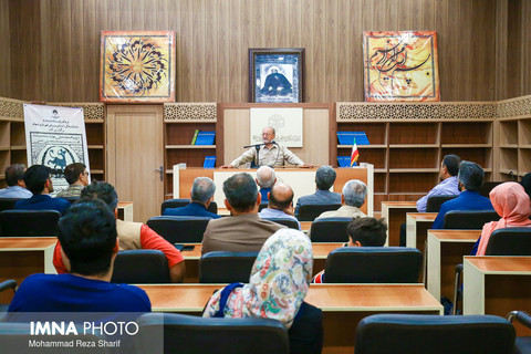 نمایشگاه مطبوعات بدر منیر‎