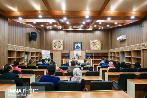 نمایشگاه مطبوعات بدر منیر‎