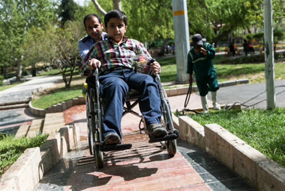 لزوم مناسب‌سازی معابر و فضاهای شهری کرمان برای تردد افراد دارای معلولیت