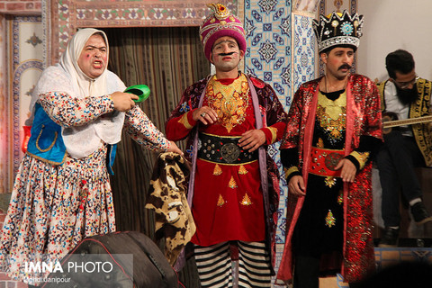 نمایش کمدی موزیکال شهر هرت