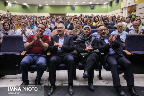 حضور شهردار و اعضای شورای شهر در تئاتر کوران