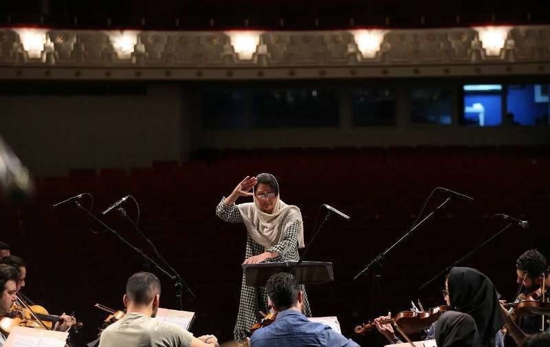 یک هفته تمرین ارکستر ملی ایران با نخستین رهبر زن