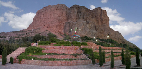 محبوس شدن دو تن در کوه صفه اصفهان