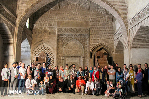 بازدید خبرنگاران و داوران خارجی جشنواره کودک از اماکن تاریخی اصفهان