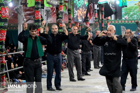 مراسم عزاداری امام حسین در گلستان شهدا