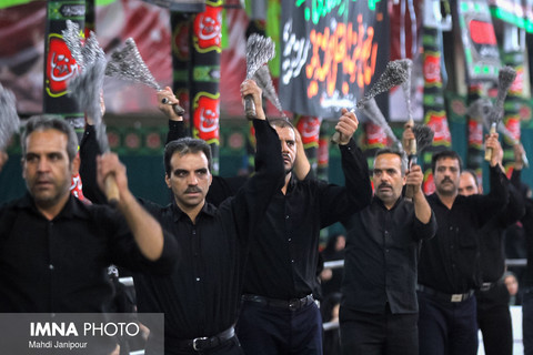 مراسم عزاداری امام حسین در گلستان شهدا