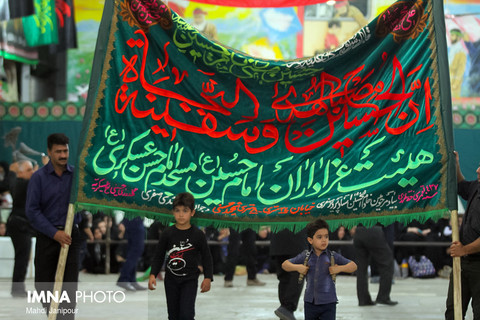مراسم عزاداری امام حسین در گلستان شهدا