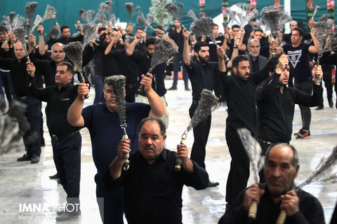 مراسم عزاداری امام حسین در گلستان شهدا