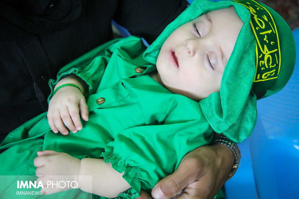 هزاران نوزاد لباس رزم برای امام زمان (عج) را به تن کردند