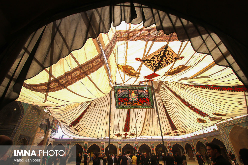 Mourning tent of Muharram raises up in Isfahan