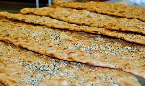 قیمت نان با افزودنی مجاز توسط کارگروه استانی ساماندهی نان تعیین می‌شود