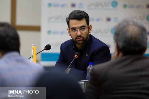 بازدید وزیر ارتباطات و فناوری از شهرک علمی تحقیقاتی اصفهان