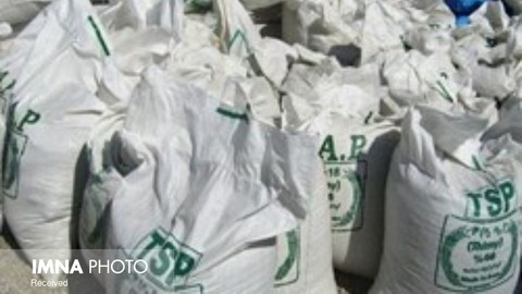 ۲۶ تن کود شیمیایی بدون مجوز در داراب کشف شد 