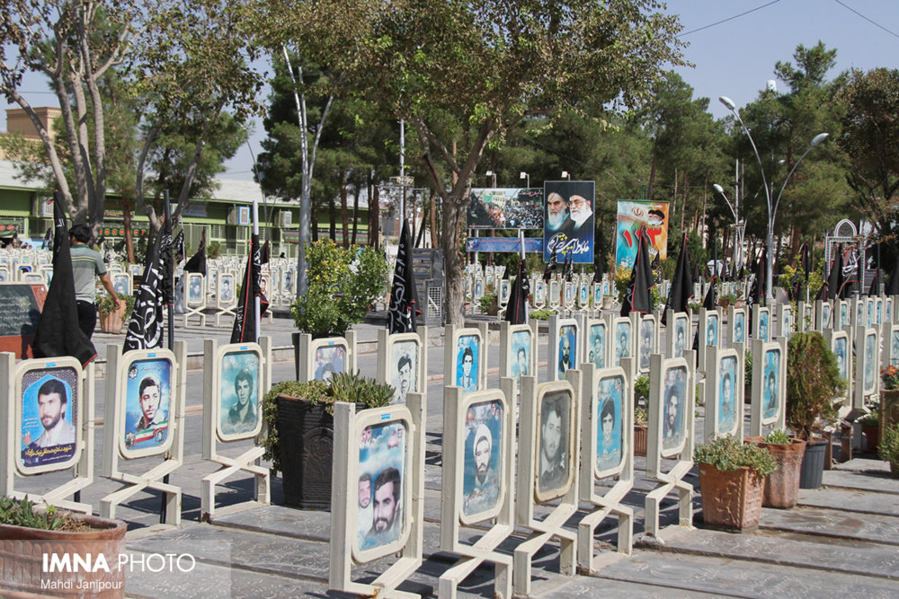 آماده سازی گلستان شهدا برای تشییع پیکر شهیدان مدافع وطن