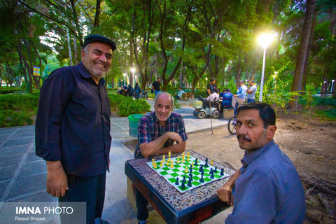 اجرای ۲۰ عنوان برنامه با موضوع تکریم سالمندان در اصفهان