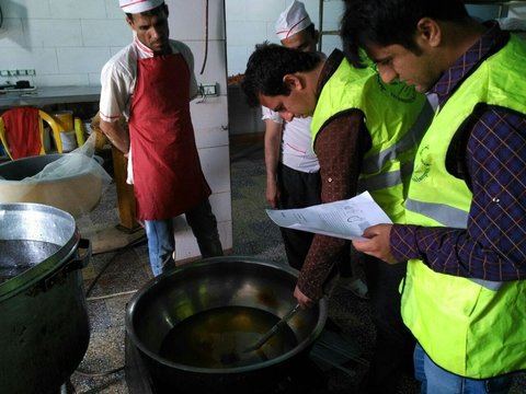 مراکز تهیه و توزیع مواد غذایی متخلف در کاشان معرفی شدند