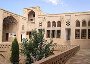 یک روز در خانه پیرنیا