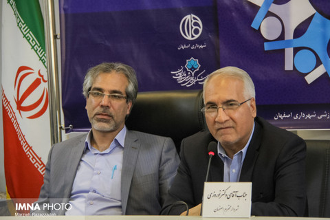 نشست شهردار اصفهان با تشکل های فعال در حوزه ی کودک و نوجوان