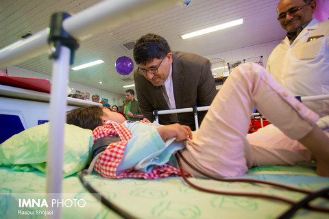 بازدید دکتر عیدی از بیمارستان کودکان امام حسین به مناسبت روز جهانی کودک
