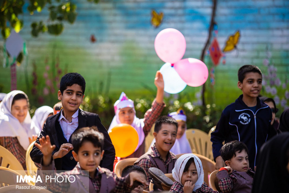 بافتن رج‌به‌رج آینده‌ کشور به دست کودکان است/ حضور کودکان در شوراهای شهر