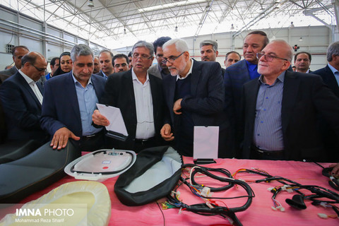 افتتاح نخستین خط تولید و شماره‌گذاری انبوه موتورسیکلت‌های برقی در استان اصفهان