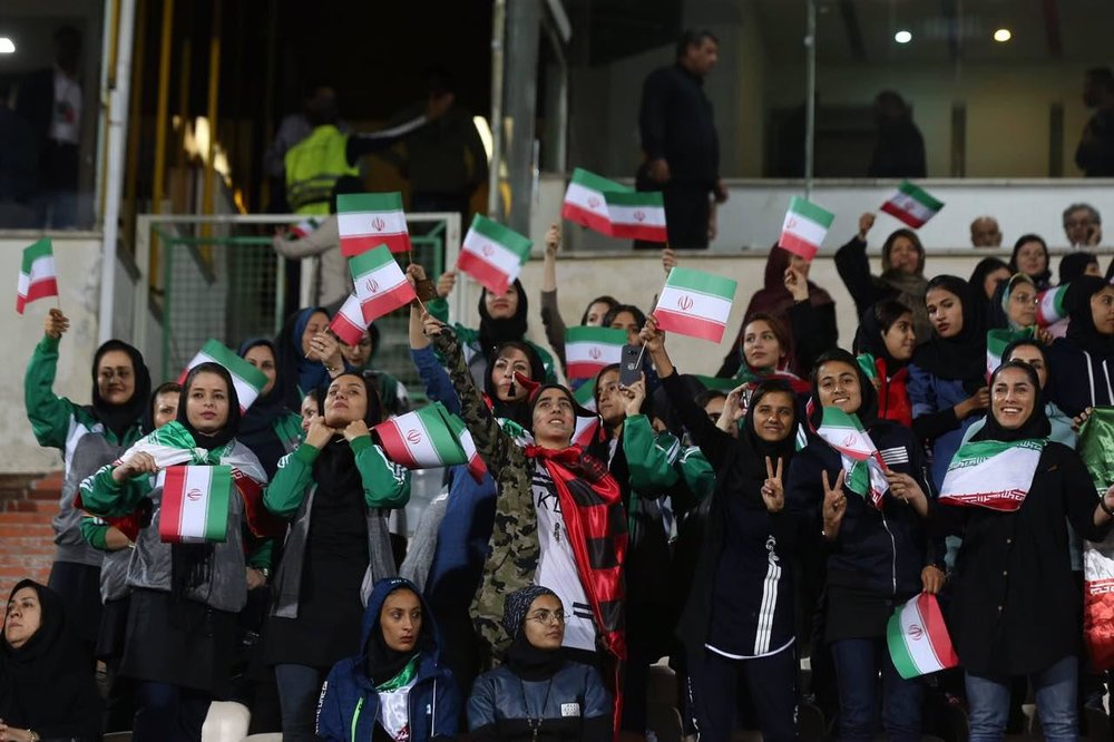 واکنش قلعه نویی به حضور بانوان در ورزشگاه آزادی