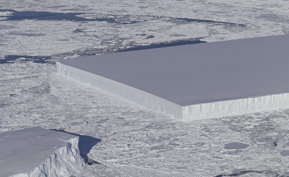 کشف کوه یخی غول پیکر  در قطب جنوب