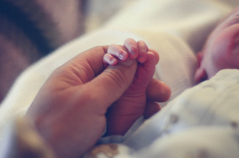 تولد نوزاد سالم از مادر مشکوک به کرونا در سمنان