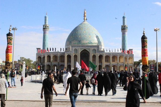 ۸۰ هزار گردشگر از امامزاده آقا علی‌ عباس(ع) بادرود دیدن کردند