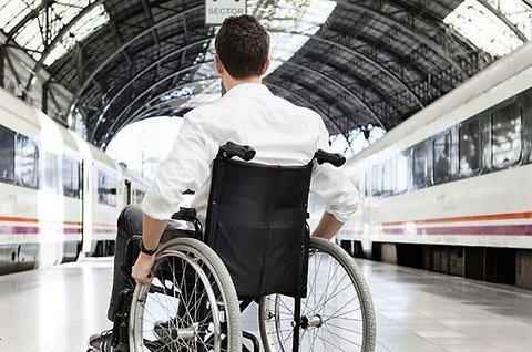 حق معلولان در استفاده از قطار شهری ادا شده است؟