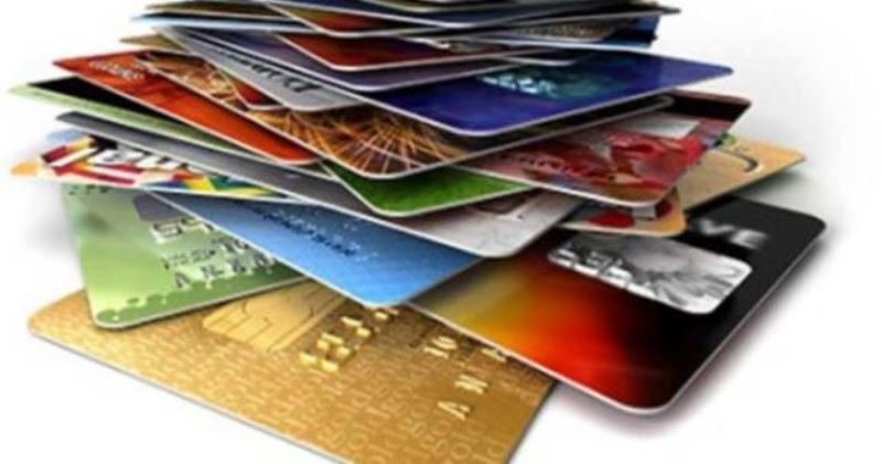 تورم کارت‌های اعتباری به ضرر مردم و به نفع بانک‌ها است
