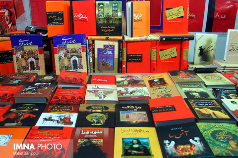 نمایشگاه کتاب و نرم افزار در دانشگاه کاشان برپا شد