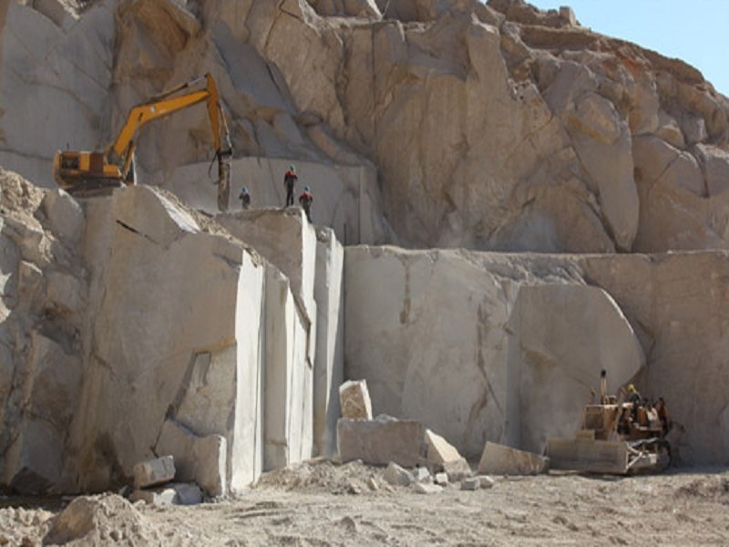 انعقاد تفاهم‌نامه انجام اکتشافات در پهنه‌های نطنز و کوه دم اصفهان