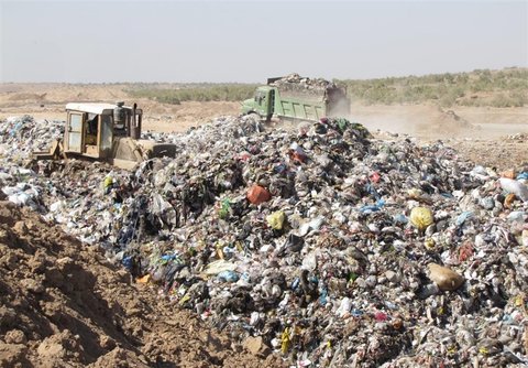 نخستین دستگاه هوشمند بازیافت زباله در بوکان راه‌اندازی شد